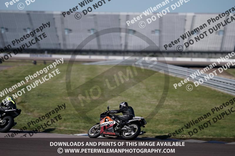 Rockingham no limits trackday;enduro digital images;event digital images;eventdigitalimages;no limits trackdays;peter wileman photography;racing digital images;rockingham raceway northamptonshire;rockingham trackday photographs;trackday digital images;trackday photos